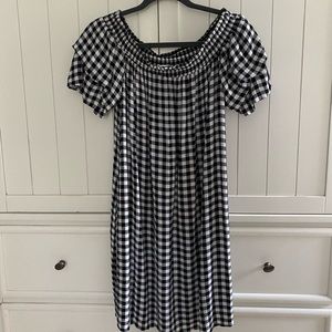 Size Small Women’s Black and White Tunic